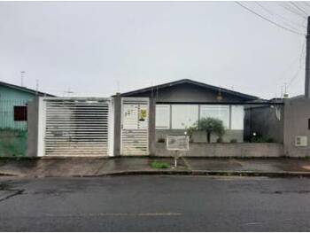 Foto de Casa em leilão no bairro Santo Inacio em Esteio - RS