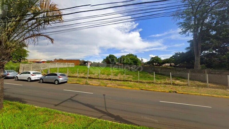 Foto de Terreno com 2.496m² Avenida - Pirassununga, SP