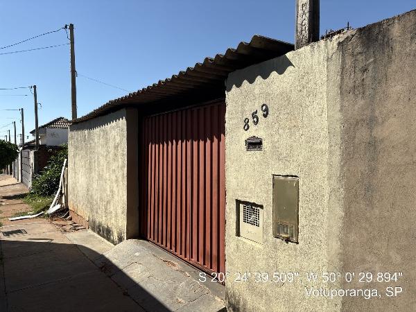 Foto de Casa em leilão no Parque Residencial Anna Munhoz Alva em Votuporanga - SP