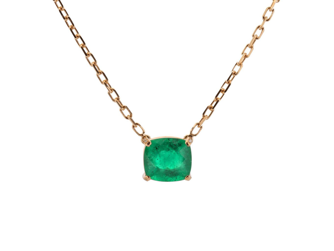 Foto de Gargantilha de ouro amarelo 18k, diamantes lapidação brilhante e esmeralda regulando 6,00ct. Cerca de 8,4g.
