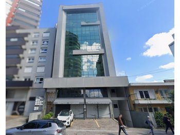 Foto de Comercial em leilão no Condomínio Edifício L Atelier em Caxias Do Sul - RS