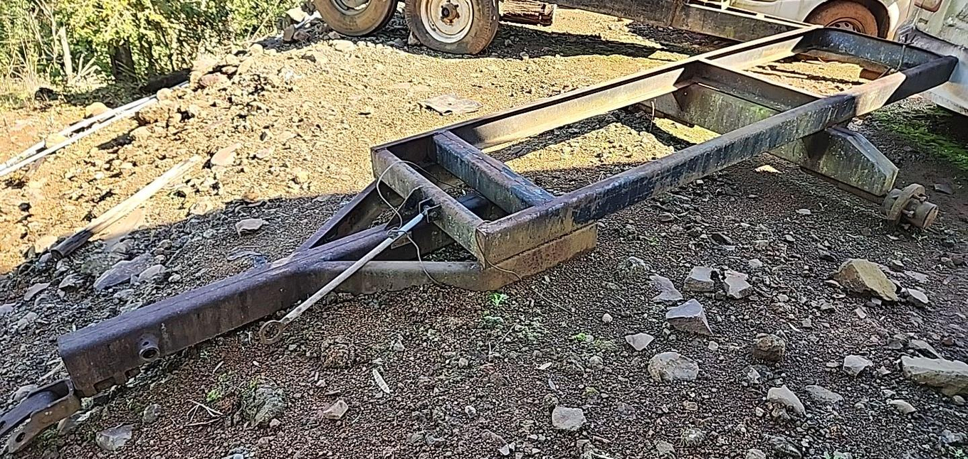 Foto de SUCATA DE UM CHASSI, UMA BETONEIRA E DUAS ENSILADEIRAS
