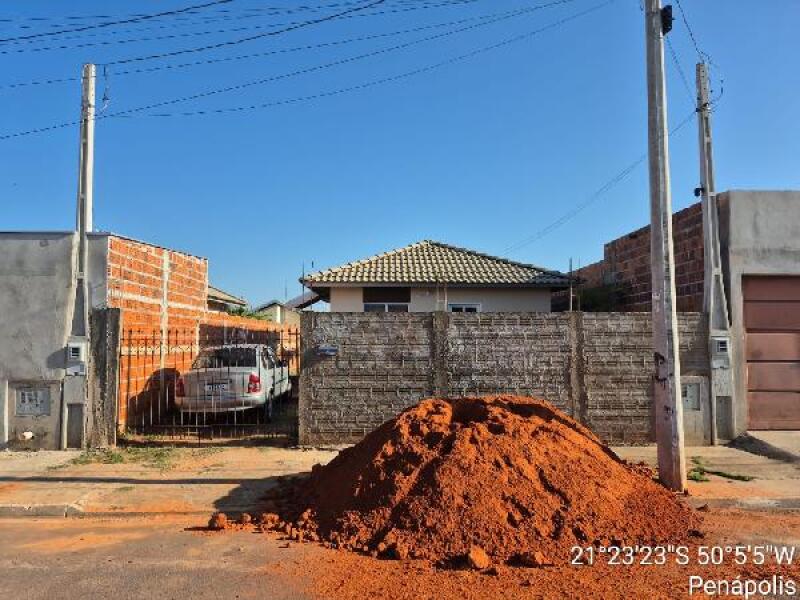 Foto de Casa em leilão no Residencial José Antonio Sacomani em Penápolis - SP