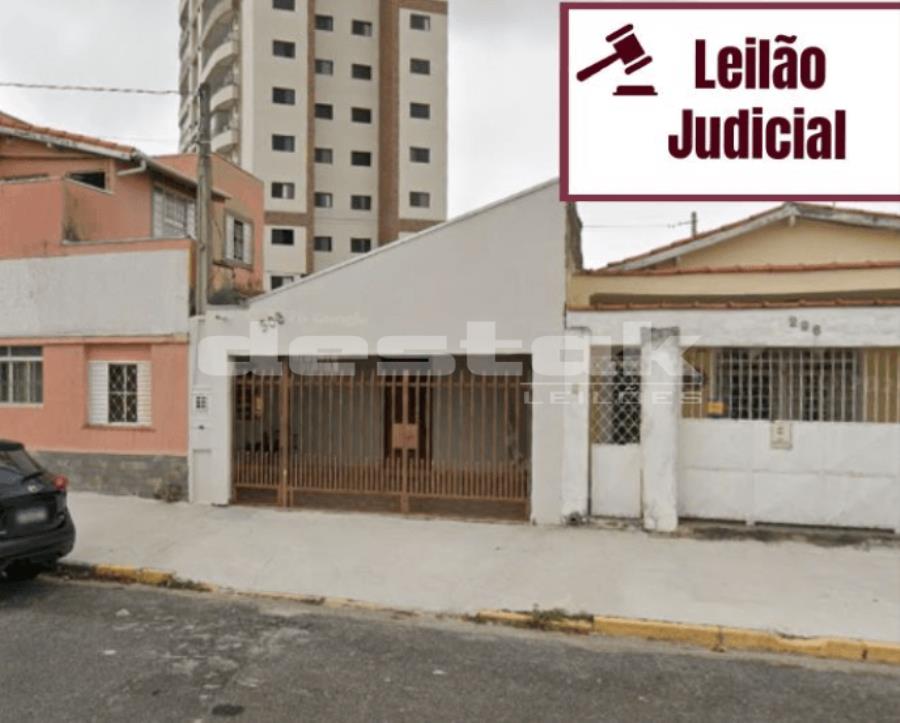 Foto de Casa em leilão no bairro Vila São José em Taubaté - SP