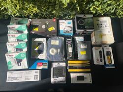 Foto de INVERSOR SENOIDAL 1000W-PAR ULTRA LED H4-TOMADA MOTO DUPLA USB-ADAPTADOR CARPLAY WIRELESS-MICRÔMETRO EDA E MAIS ITENS. NO ESTADO QUE SE ENCONTRAM