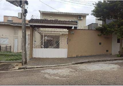 Foto de Casa em leilão no bairro Nova Cerejeiras em Atibaia - SP