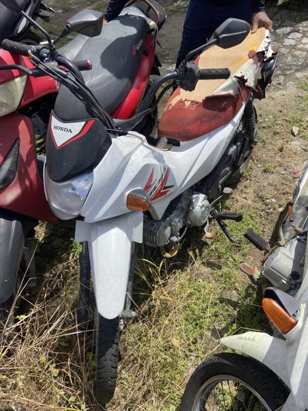 Foto de HONDA/POP 110I ES, ANO/MOD 2024/2025, COR BRANCA, COMBUSTIVEL GASOLINA, PLACA RGZ8C17 - AL, RENAVAM 1397329960, ID CHASSI 9C2JB0100SR012261