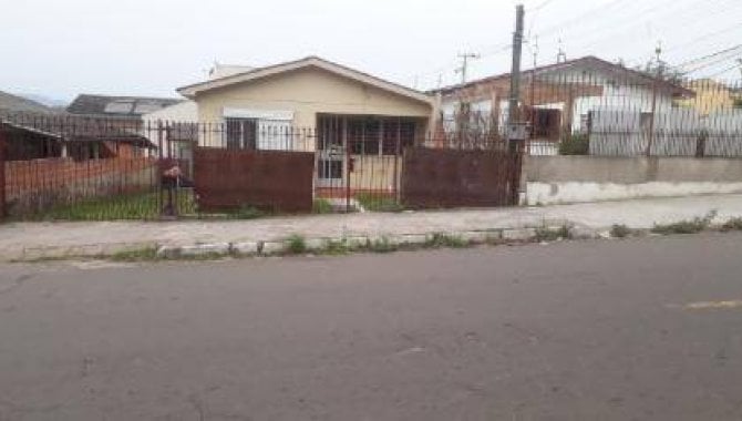 Foto de Casa em leilão no bairro Juscelino Kubitschek em Santa Maria - RS