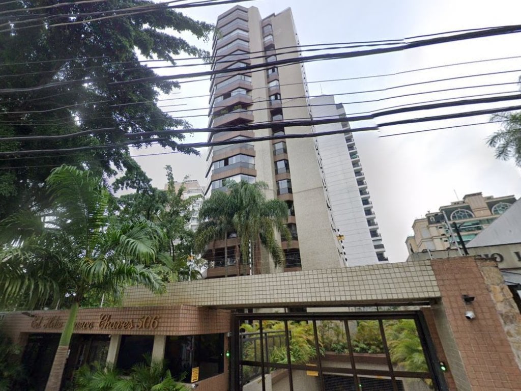 Foto de Apartamento em leilão no Condomínio Edifício Hélio Franco Chaves em São Paulo - SP