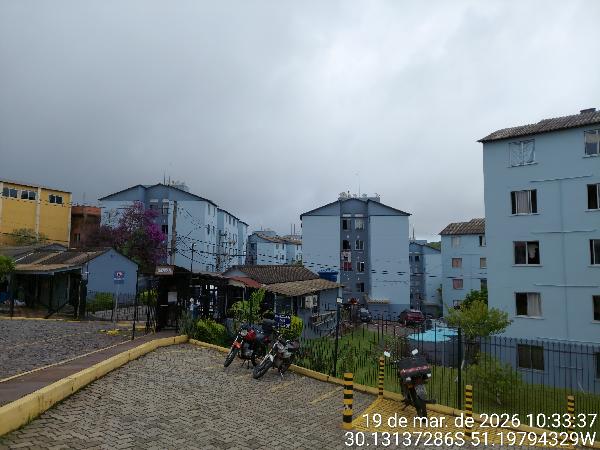 Foto de Apartamento em leilão no bairro Vila Nova em Porto Alegre - RS