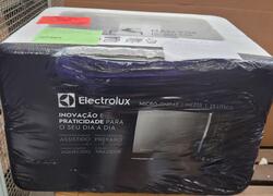 Foto de F MIC 36L ELECTROLUX ME36B 127V BCO-A1621347 F MIC 23L ELECTROLUX ME23S 127V PRATA-C1618854
