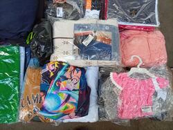 Foto de DIVERSAS ROUPAS DE DIVERSAS MARCAS E MODELOS - PODENDO CONTER ROUPA DE CAMA, CAMISAS, CALÇAS, SHORTS, MOCHILAS, CUECAS, MEIAS, CALCINHAS ENTRE OUTROS ITENS - NO ESTADO QUE SE ENCONTRA