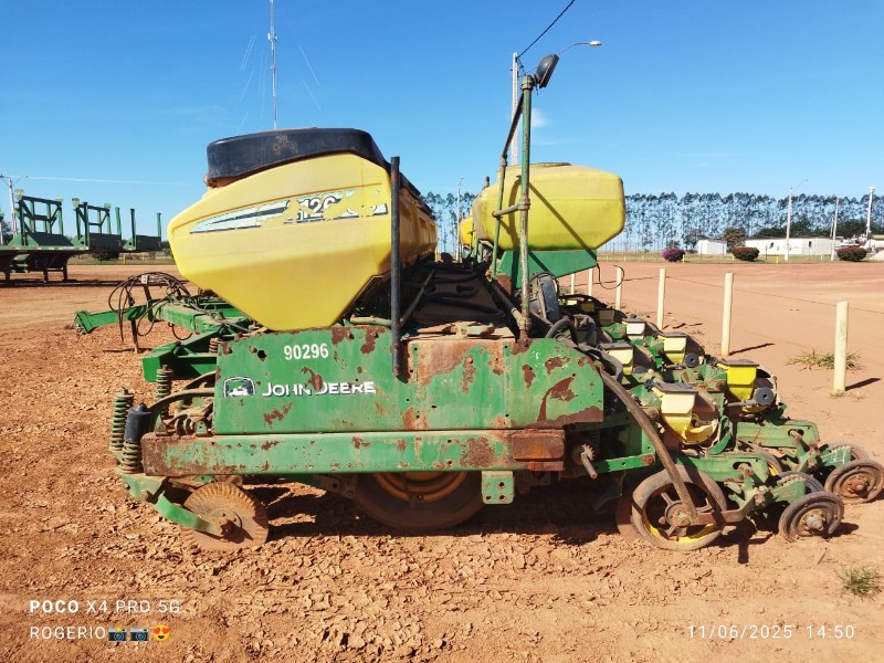 Foto de PLANTADEIRA JOHN DEERE 2126 - ANO 2008 - RITM0568277- 90296 - PC - LOC. FORMOSA DO RIO PRETO/BA