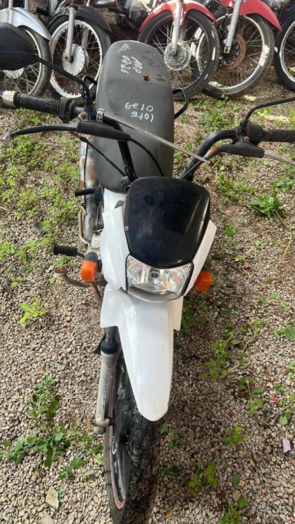 Foto de HONDA/POP100, ANO/MOD 2009/2010, COR BRANCO, COMBUSTIVEL GASOLINA, PLACA NMB3739 - AL, RENAVAM 178685550, ID CHASSI 9C2HB0210AR100360, ID MO