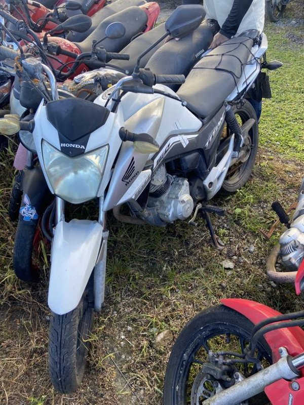 Foto de HONDA/CG 160 TITAN EX, ANO/MOD 2016/2016, COR BRANCA, COMBUSTIVEL ALCOOL/GASOLINA, PLACA QLB9545 - AL, RENAVAM 1092770450, ID CHASSI 9C2KC22