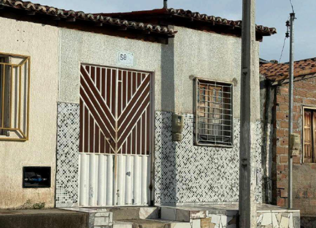 Foto de - IAÇU(BA)Imóvel Urbano: Residência com área construída de 44,63m², dentro de um terreno com área de 61,63m