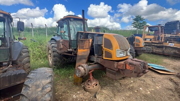 Foto de TRATOR VALTRA BH 180 4X4, ANO 2014, COR AMARELA, Nº 4572. (APROX. 21.164 HORAS TRABALHADAS)