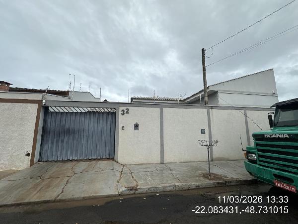 Foto de Casa em leilão no bairro Jardim Yang I em Bariri - SP