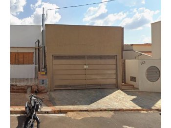 Foto de Casa em leilão no bairro Centro em Tupã - SP