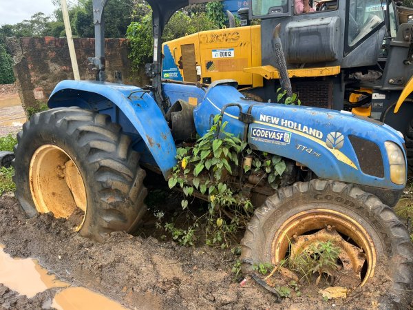 Foto de TRATOR DE PNEUS NEW HOLLAND TT4.75 4X4, COR AZUL A DIESEL, PROD COD: 3MX4330309