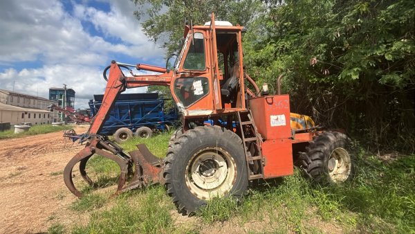 Foto de TRATOR VALTRA BM 100, ANO 2014, COR AMARELA, Nº 3362. (APROX. 18.749 HORAS TRABALHADAS)