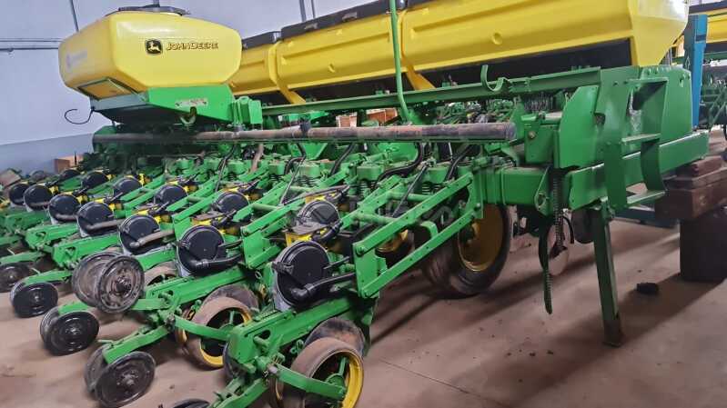 Foto de PLANTADEIRA JOHN DEERE 2130 - 30 LINHAS - Vxxxxx5 - 2012