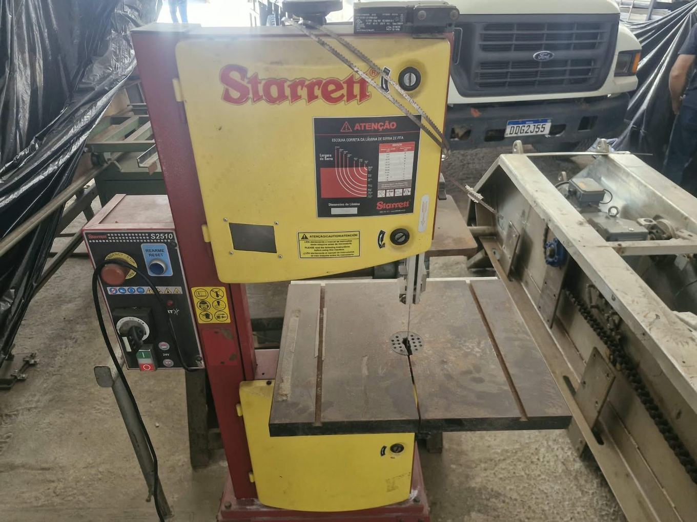 Foto de Serra de Fita Starrett S2510 para Uso Industrial