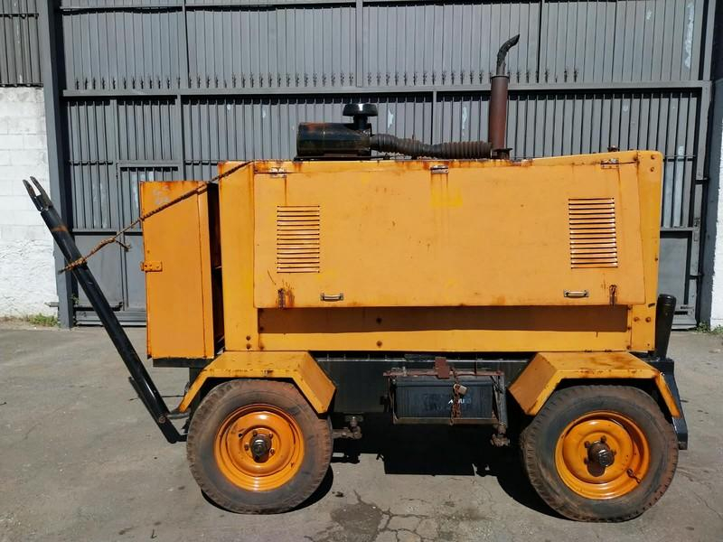 Foto de GERADOR DE SOLDA BAMBOZZI , MOTOR DIESEL MWM ,SOB CARRETA (Ref.: LL14-21637)