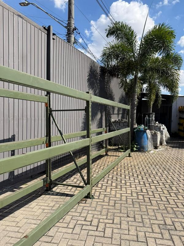Foto de 2 MODULOS DE PRATELEIRAS INDUSTRIAIS REFORÇADA DISTRIBUIDO EM 3 MONTANTES C/ APROX 2,00 MTS E 12 LONGARINAS C/ 3,50 MTS PERFAZENDO APROX 7,20 MTS LINEAR (Ref.: MCD-NV)