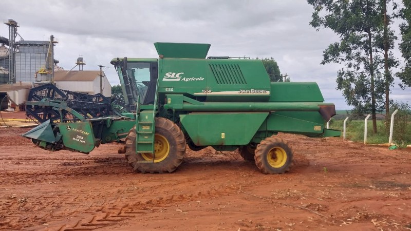 Foto de COLHEITADEIRA DE GRÃOS JOHN DEERE 1550 - ANO 2002 - RITM0866965 - 60382 - PR - LOC. SAPEZAL/MT