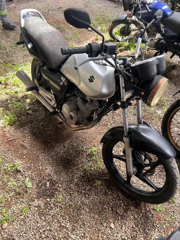 Foto de JTA/SUZUKI EN125 YES, ANO/MOD 2008/2009, COR PRATA, COMBUSTIVEL GASOLINA, PLACA NMB0394 - AL, RENAVAM 144338831, ID CHASSI 9CDNF41LJ9M280475