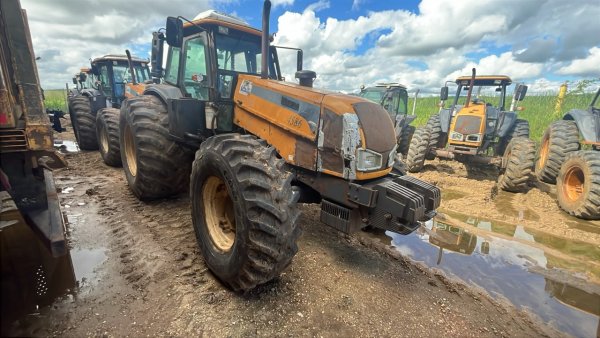 Foto de TRATOR VALTRA BH 180S 4X4, ANO 2016, COR AMARELA, Nº 4586. (APROX. 20.722 HORAS TRABALHADAS)