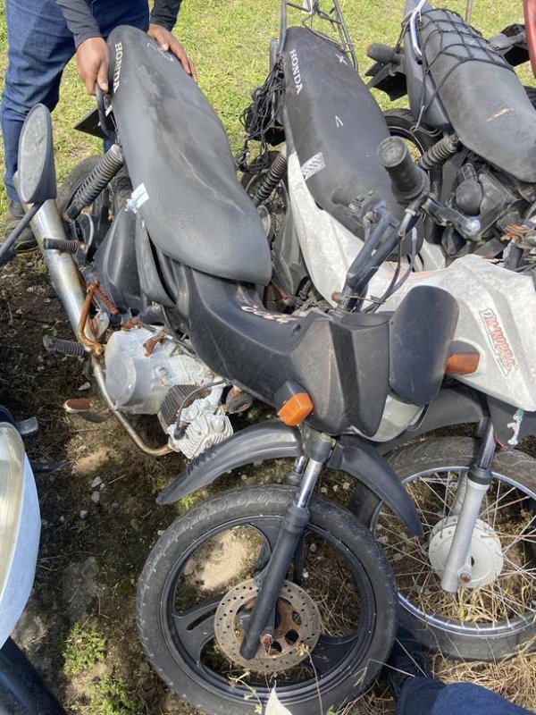 Foto de HONDA/POP100, ANO/MOD 2012/2012, COR ROXA, COMBUSTIVEL GASOLINA, PLACA 1 EMPLAC - N/I, RENAVAM 1063616597, ID CHASSI 9C2HB0210CR456133, ID M
