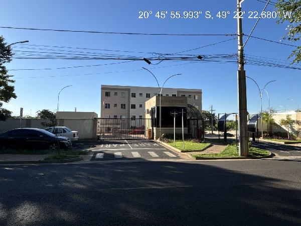 Foto de Apartamento em leilão no bairro Distrito Industrial Waldemar de Oli em São José Do Rio Preto - SP