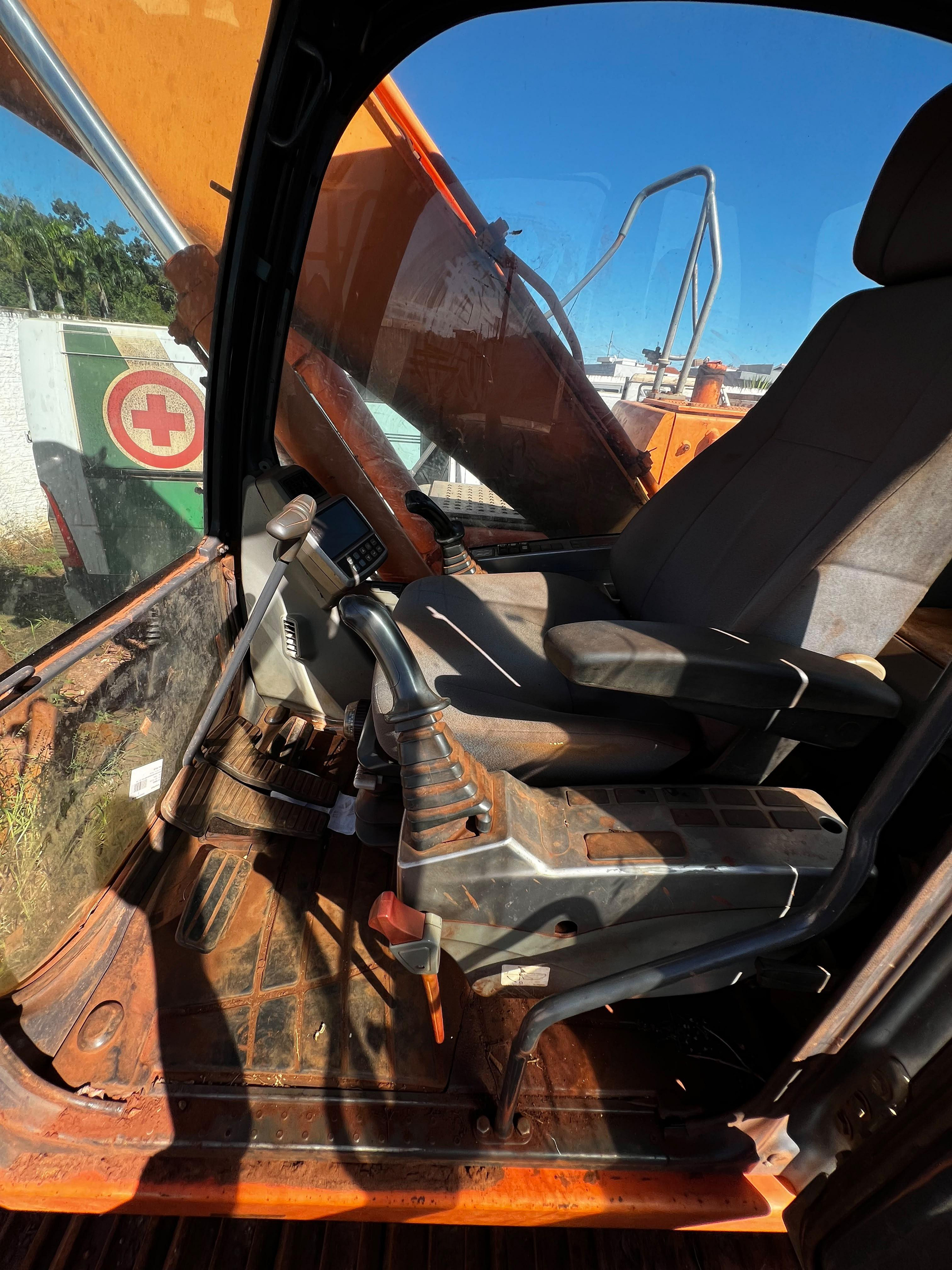 Foto de Escavadeira Hidráulica DOOSAN/DS140 LC