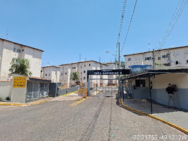 Foto de Apartamento em leilão no Núcleo Habitacional Vereador Edson em Bauru - SP