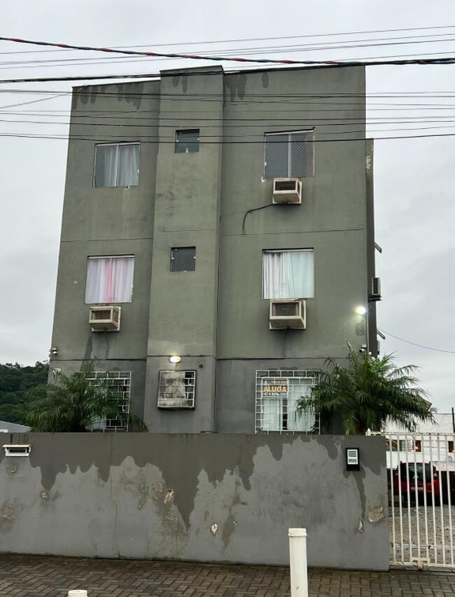Foto de Apartamento em leilão no Edifício Residencial Bandeirantes Xv em Balneário Camboriú - SC