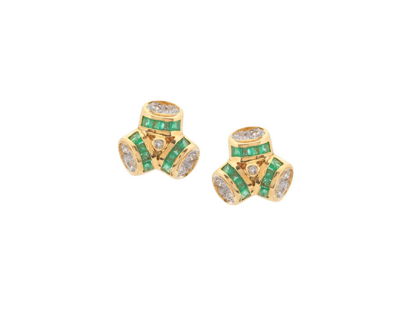 Foto de Par de brincos de ouro amarelo 18k, diamantes e esmeraldas. Cerca de 3,5g.