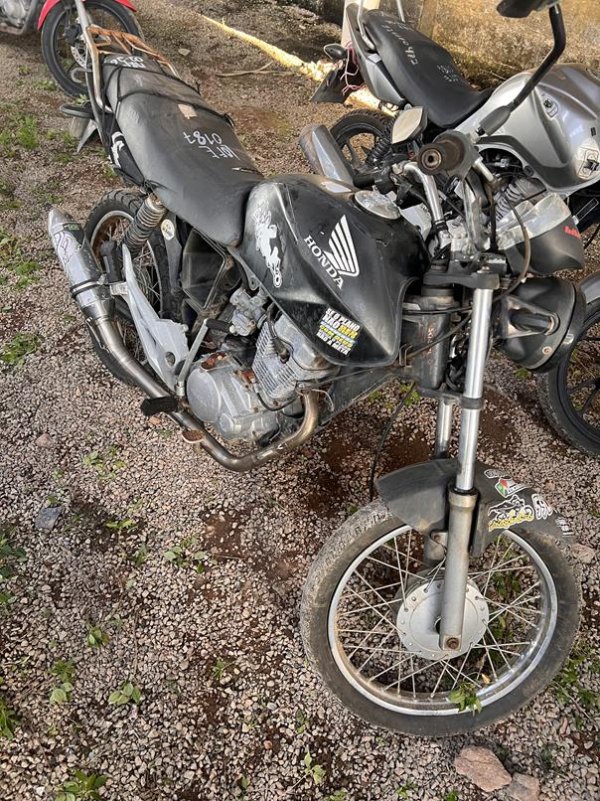 Foto de HONDA/CG 150 TITAN KS, ANO/MOD 2004/2004, COR PRETO, COMBUSTIVEL GASOLINA, PLACA MUY3986 - AL, RENAVAM 831788178, ID CHASSI 9C2KC08104R07659