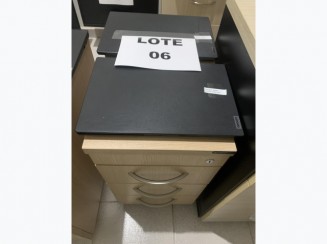 Foto de Gaveteiro e 02 Notebook