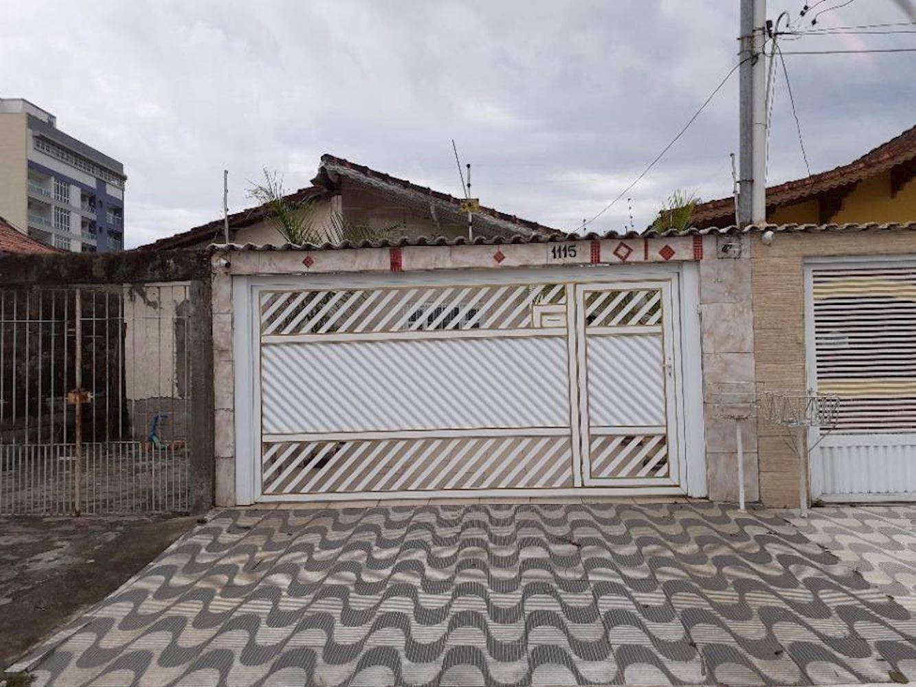 Foto de Casa em leilão no bairro Jardim Balneario Pires em Praia Grande - SP