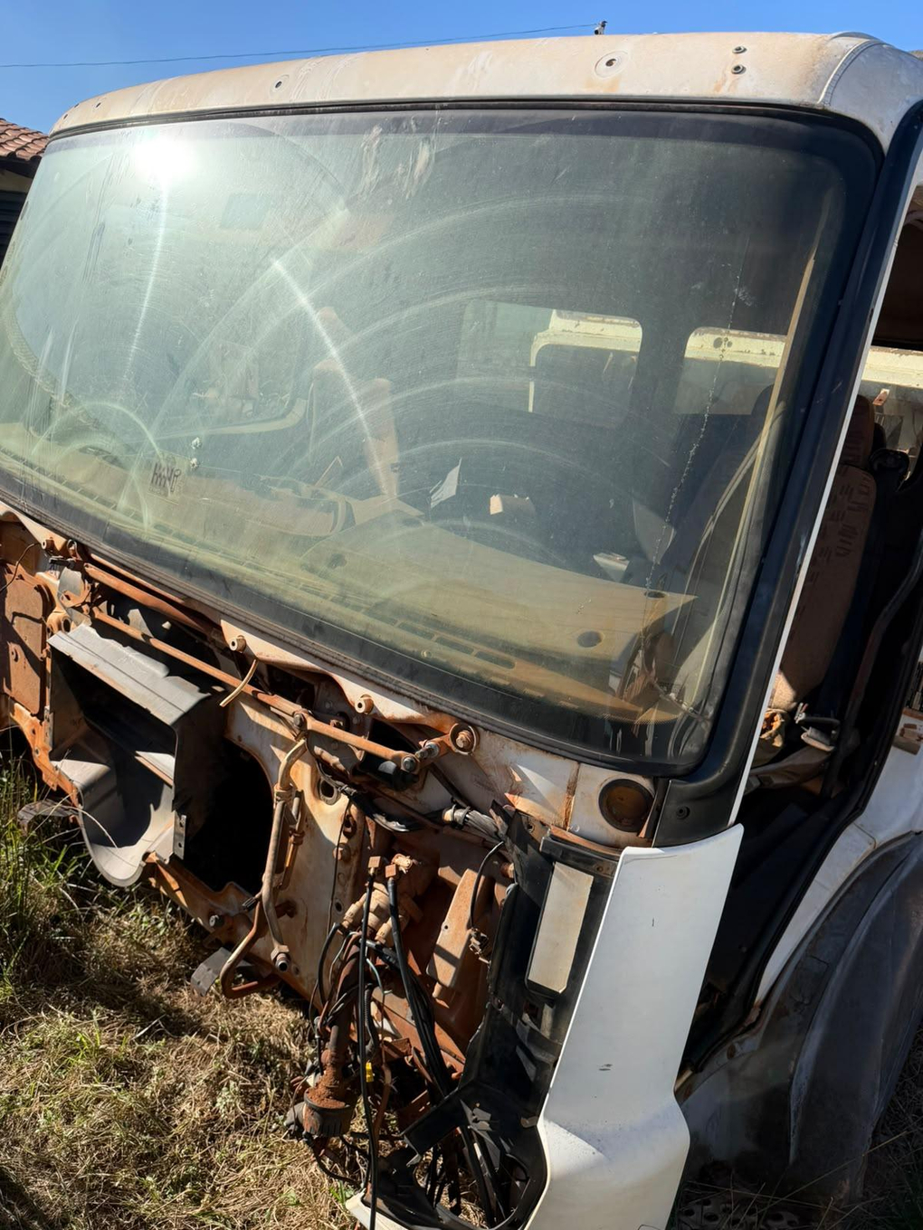 Foto de CABINE MERCEDES-BENZ BRANCA ID: #3695203