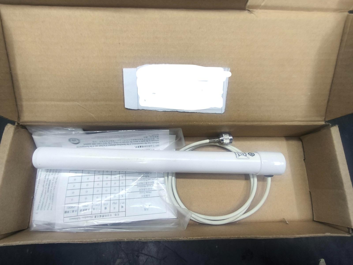 Foto de ANTENA CISCO 2.4 GHZ 5.2 DBI CEILING OMNI ANTENA C/ RPTNC CONNECTOR