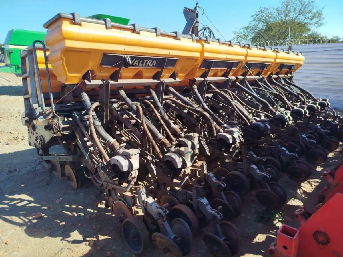 Foto de PLANTADEIRA/VALTRA BP1709 - ANO 2020 - SICREDI CAMPO GRANDE - DEPOSITADO EM...