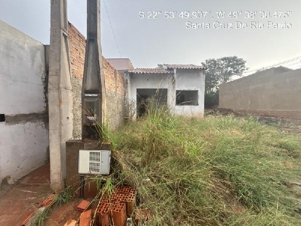 Foto de Casa em leilão no bairro Jardim Sant'anna Iii em Santa Cruz Do Rio Pardo - SP