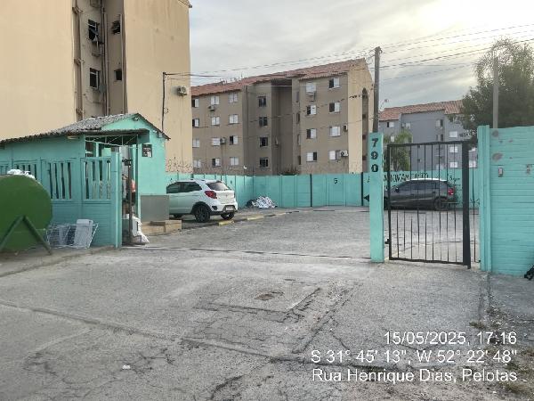 Foto de Apartamento em leilão no bairro Fragata em Pelotas - RS
