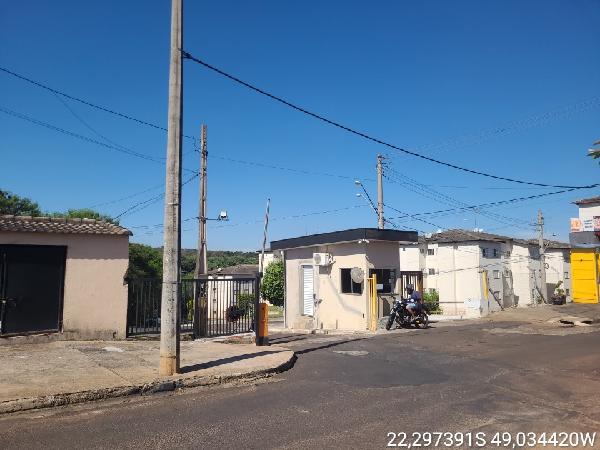 Foto de Apartamento em leilão no Núcleo Habitacional Mary Dota em Bauru - SP