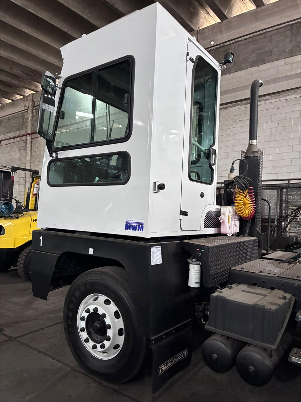 Foto de Caminhão Terminal RUCKER TT40 Ano 2014