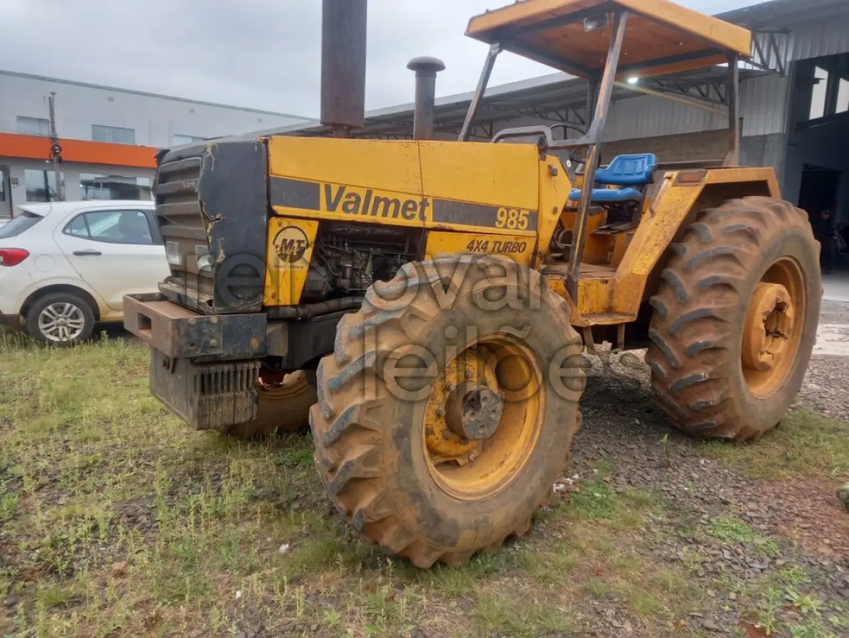 Foto de TRATOR VALMET 985 - ANO 1995 - CRESOL CENTRO SERRA - DEPOSITADO EM CURITIBA...