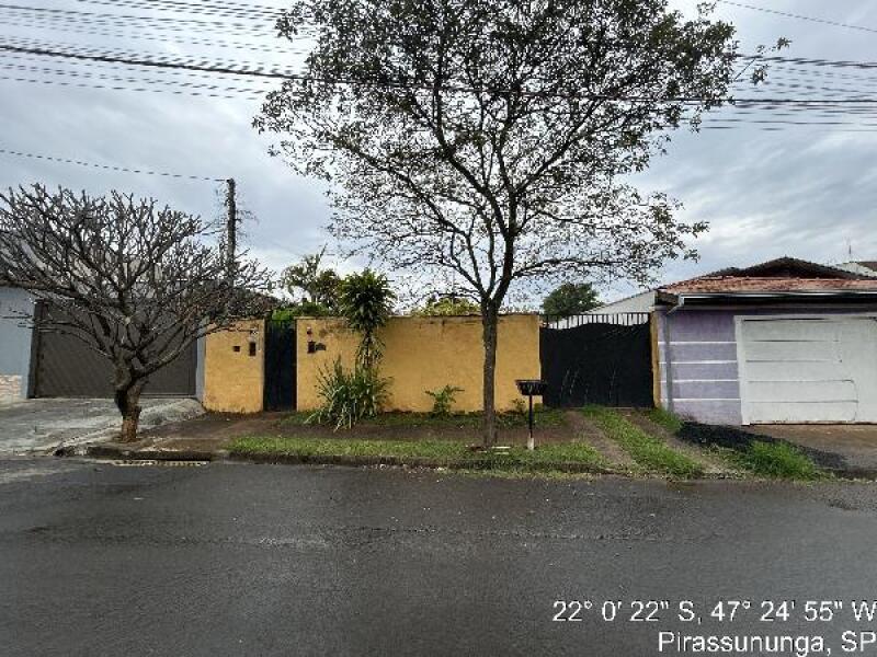 Foto de Casa em leilão no Residencial Ilha do Sol em Pirassununga - SP